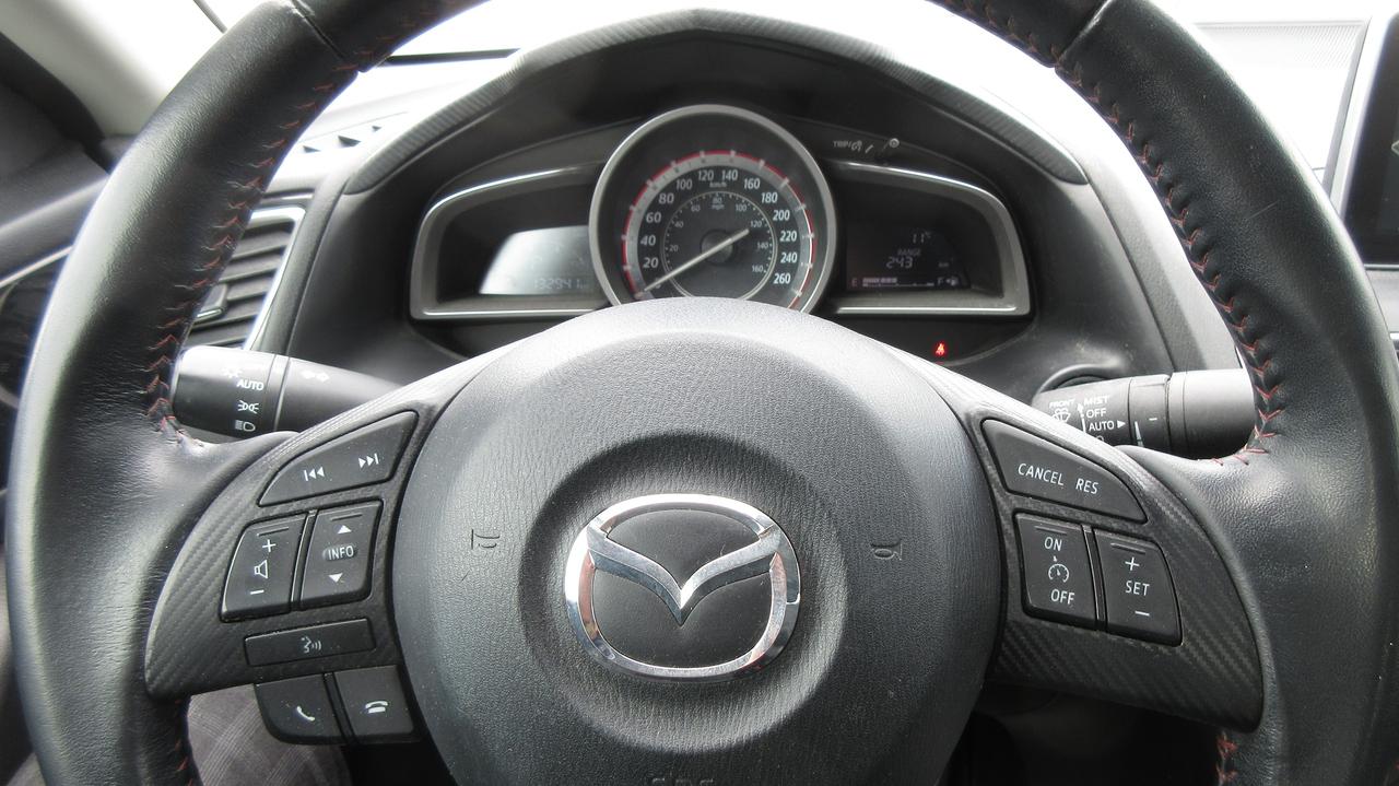 2014 Mazda MAZDA3 GS-SKY Photo