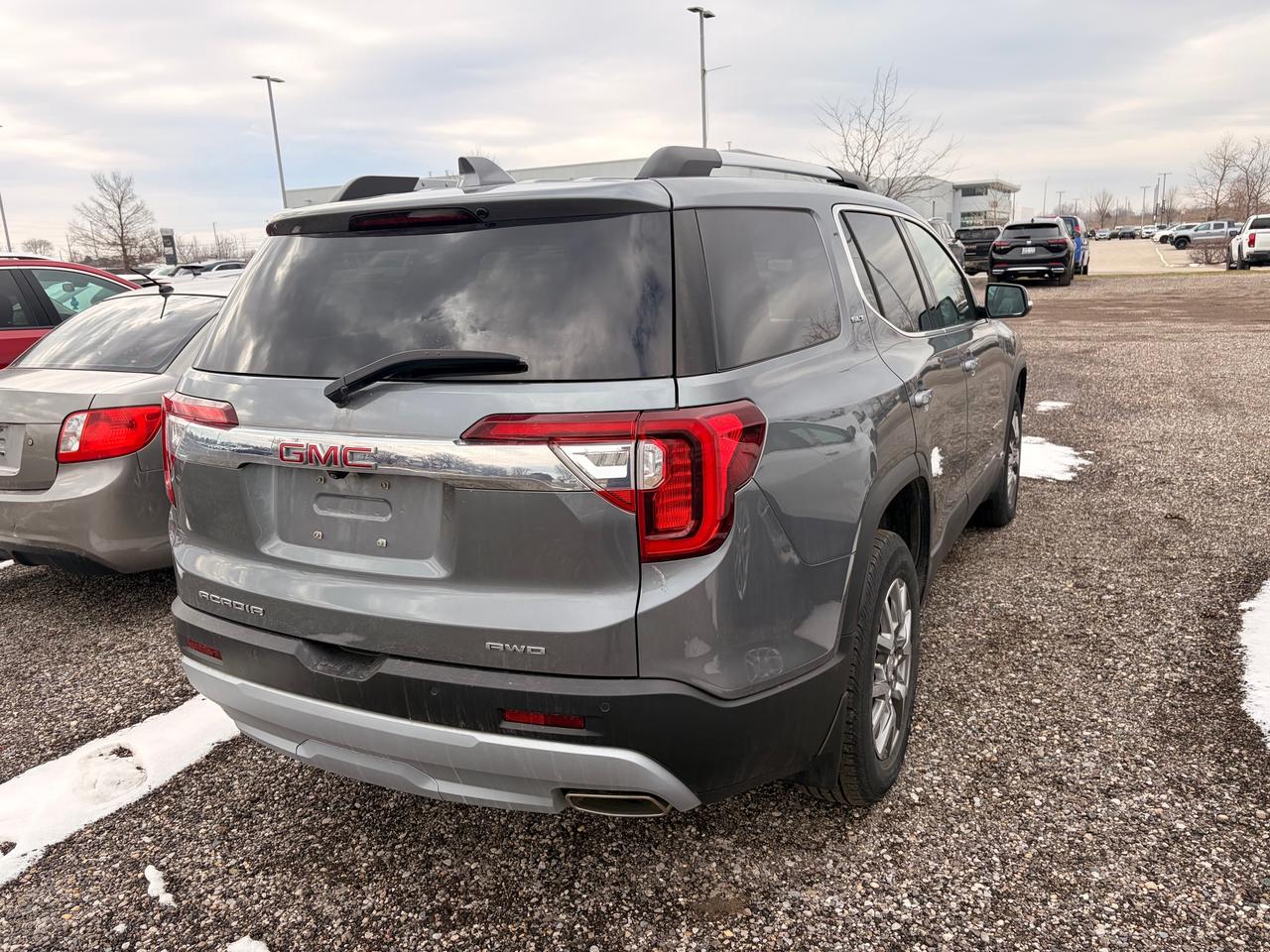 2022 GMC Acadia SLT All-wheel Drive Photo2