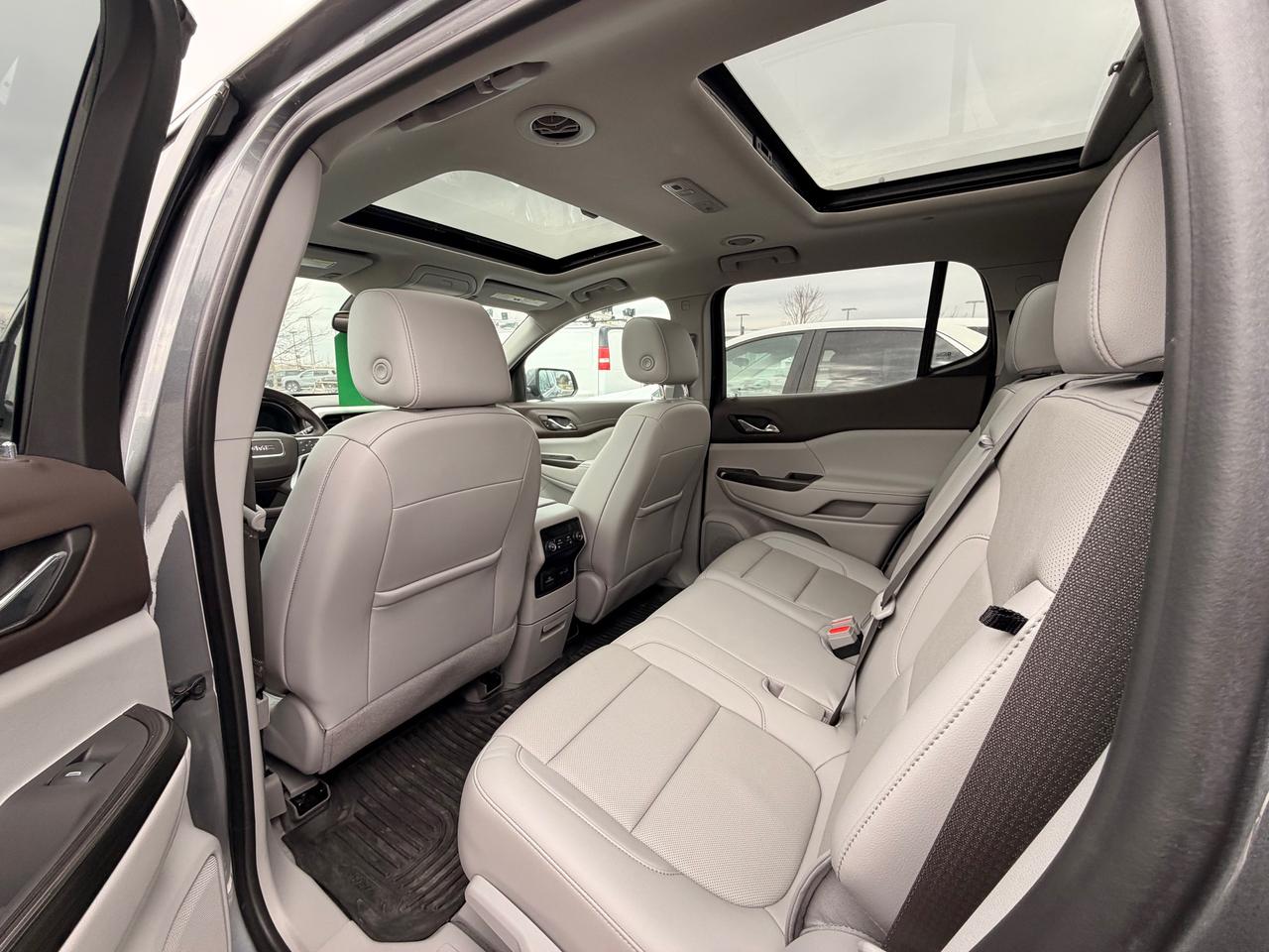 2022 GMC Acadia SLT All-wheel Drive Photo