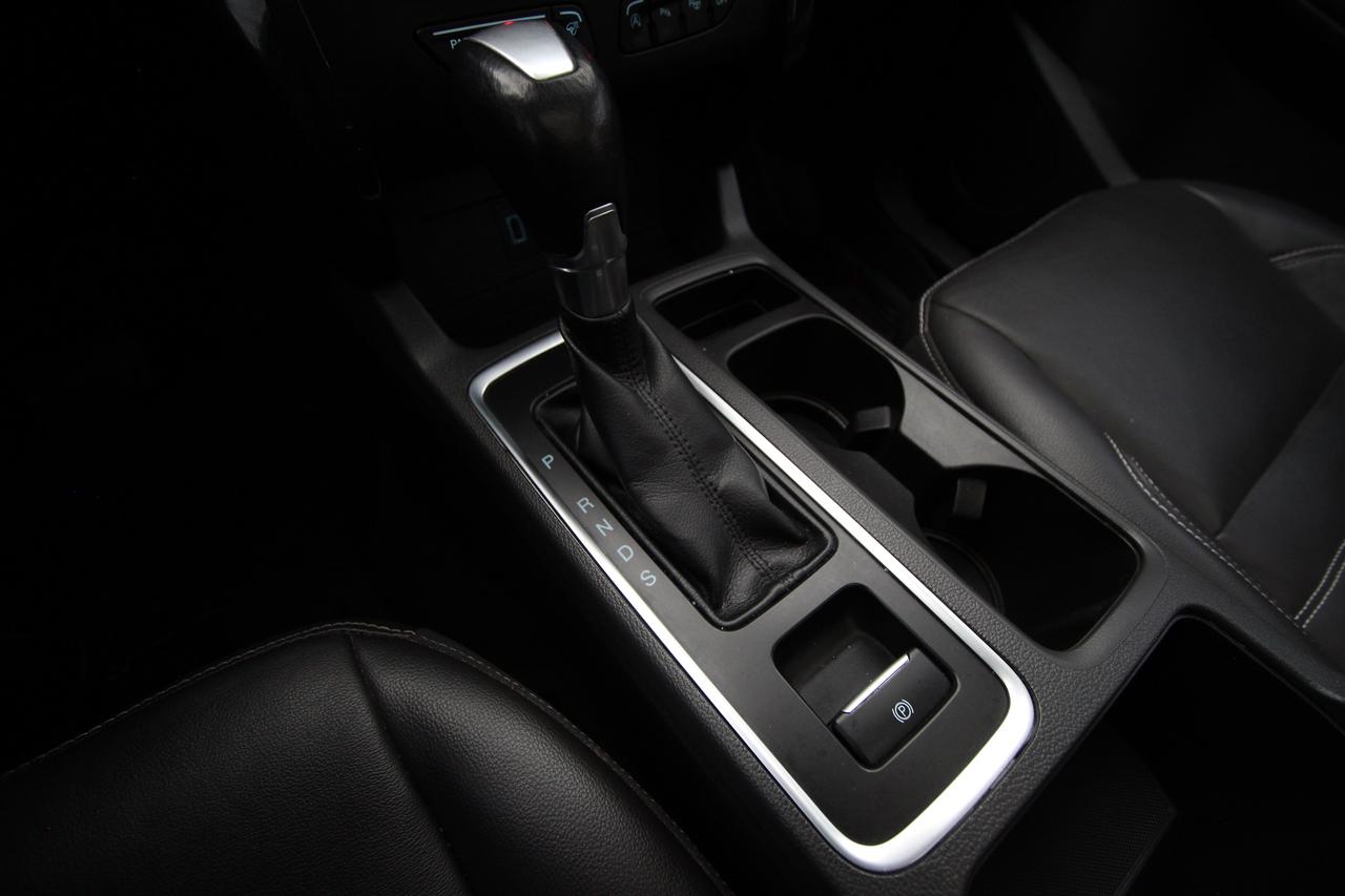 2017 Ford Escape TITANIUM AWD - CLEAN CARFAX/ DEALER SERVICED Photo