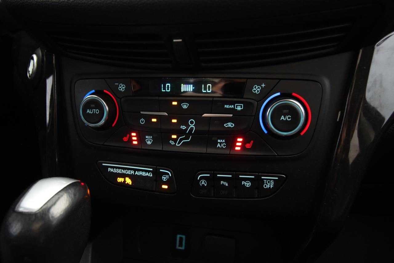 2017 Ford Escape TITANIUM AWD - CLEAN CARFAX/ DEALER SERVICED Photo