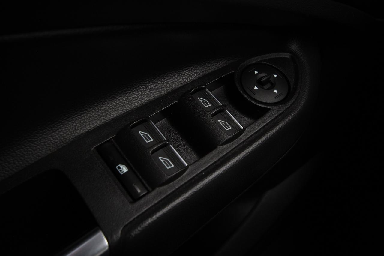 2017 Ford Escape TITANIUM AWD - CLEAN CARFAX/ DEALER SERVICED Photo