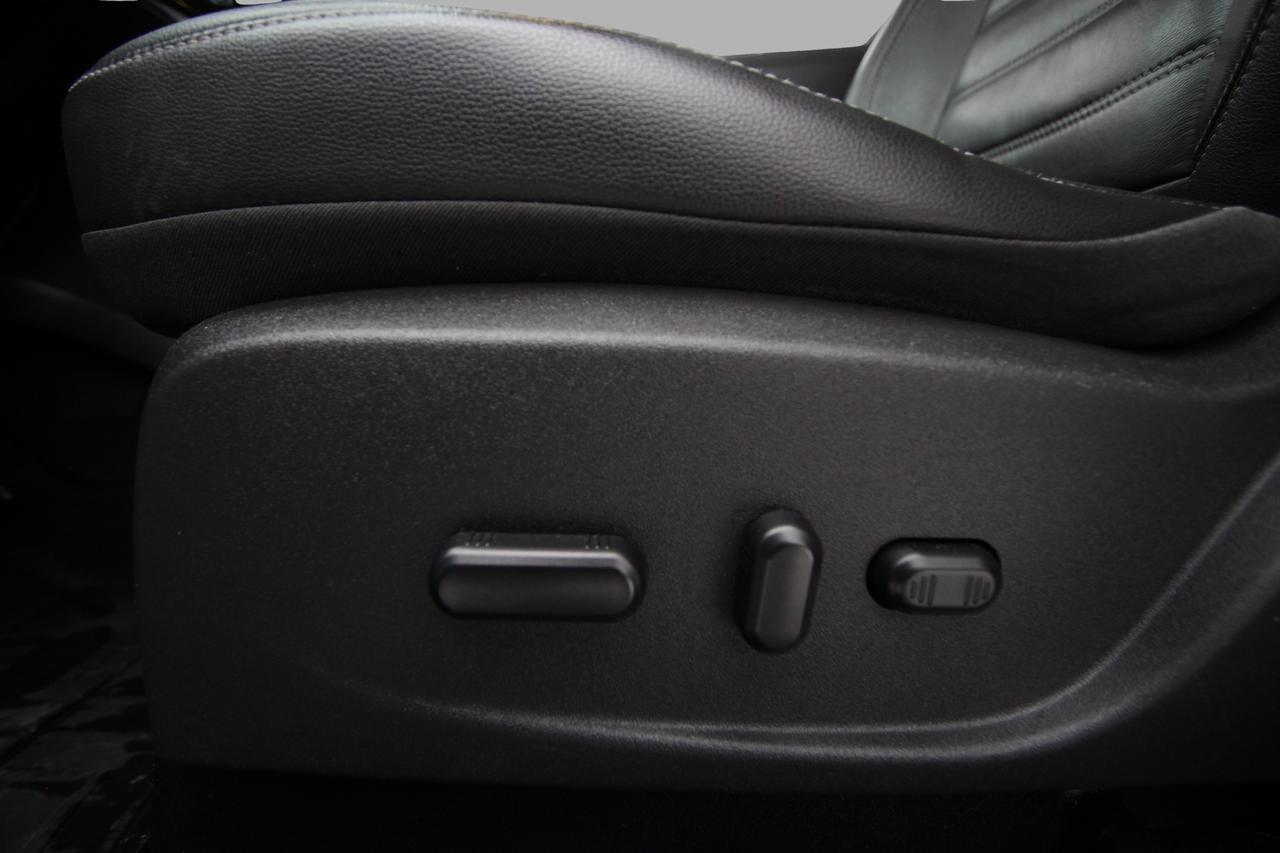 2017 Ford Escape TITANIUM AWD - CLEAN CARFAX/ DEALER SERVICED Photo