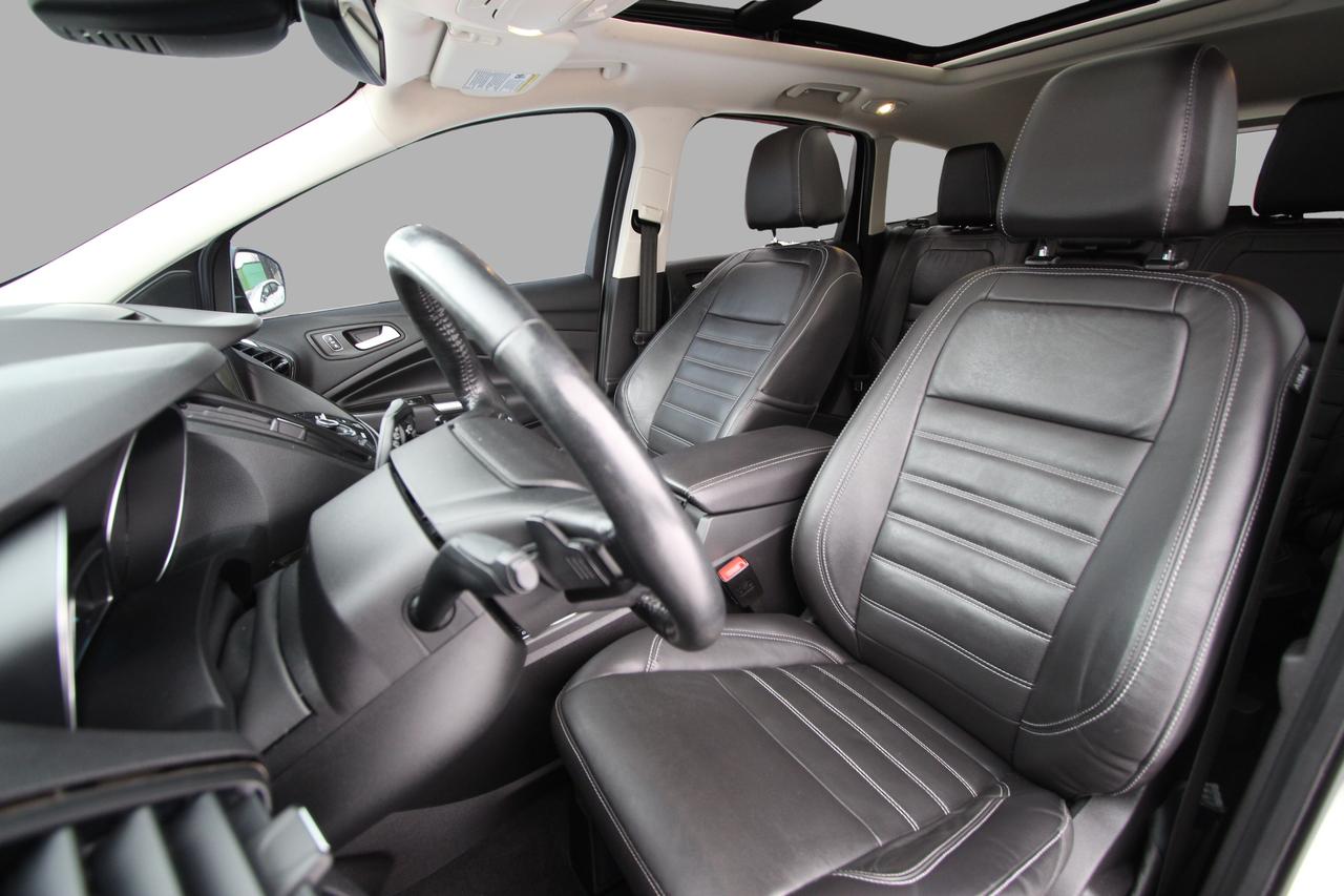 2017 Ford Escape TITANIUM AWD - CLEAN CARFAX/ DEALER SERVICED Photo