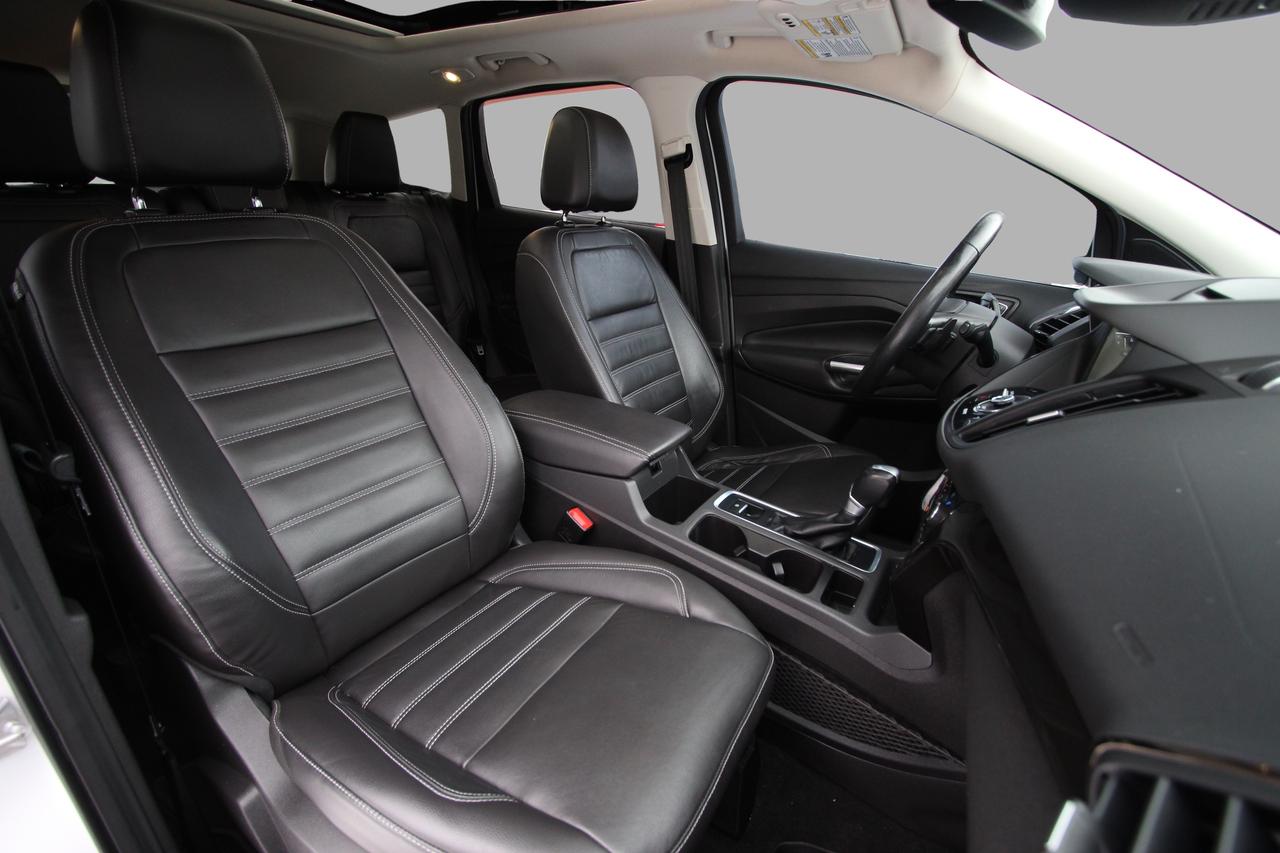 2017 Ford Escape TITANIUM AWD - CLEAN CARFAX/ DEALER SERVICED Photo