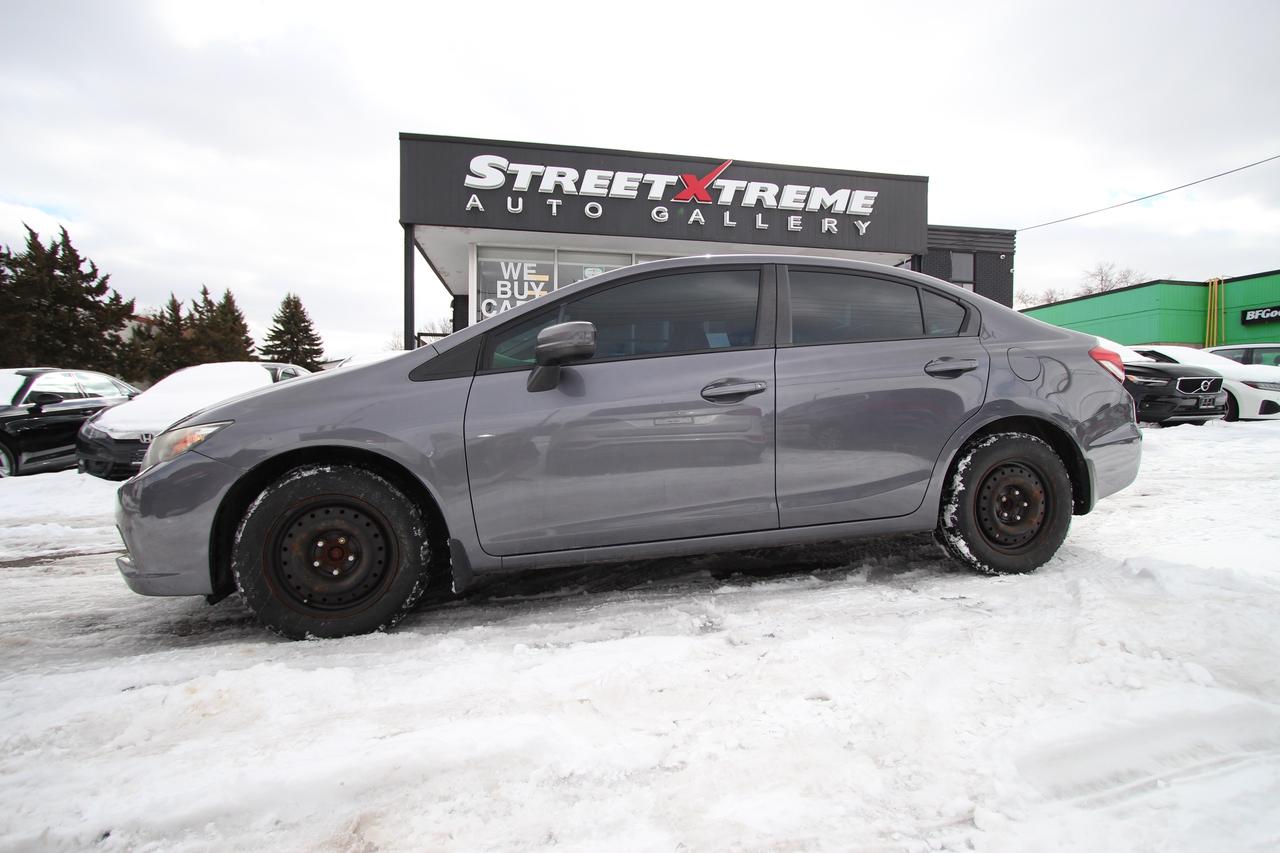 2015 Honda Civic LX- LOW KMS / CLEAN TITLE / CAR FAX VERIFIED Photo