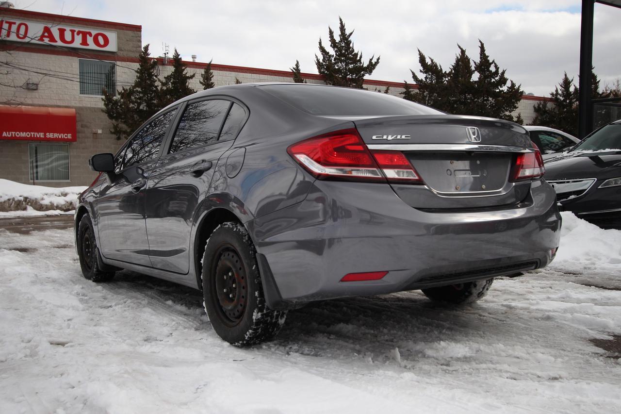 2015 Honda Civic LX- LOW KMS / CLEAN TITLE / CAR FAX VERIFIED Photo