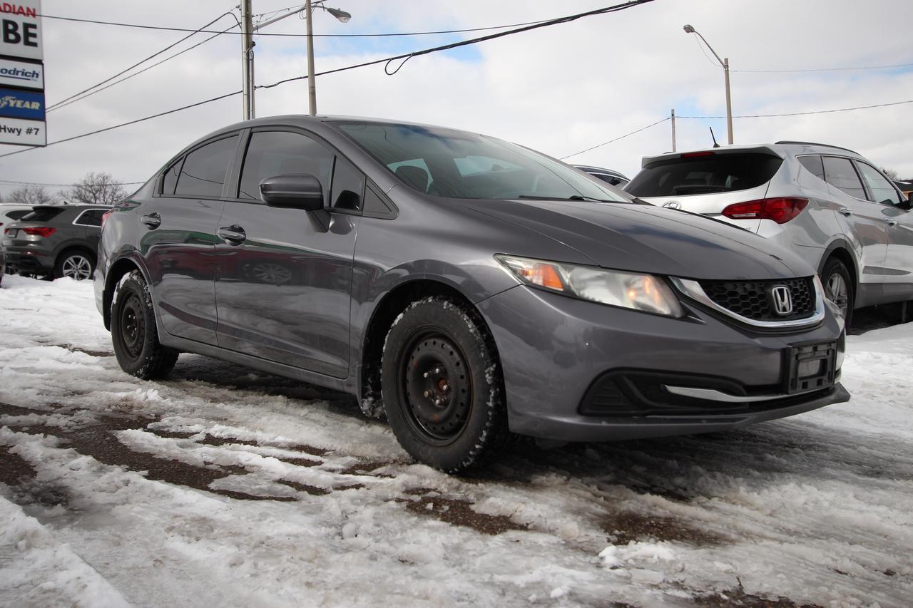 2015 Honda Civic LX- LOW KMS / CLEAN TITLE / CAR FAX VERIFIED Photo