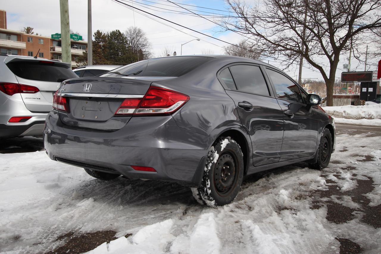 2015 Honda Civic LX- LOW KMS / CLEAN TITLE / CAR FAX VERIFIED Photo
