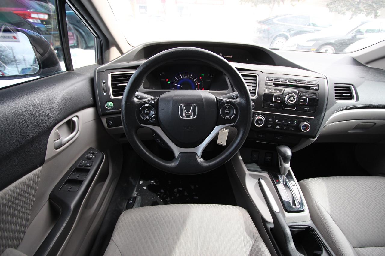 2015 Honda Civic LX- LOW KMS / CLEAN TITLE / CAR FAX VERIFIED Photo
