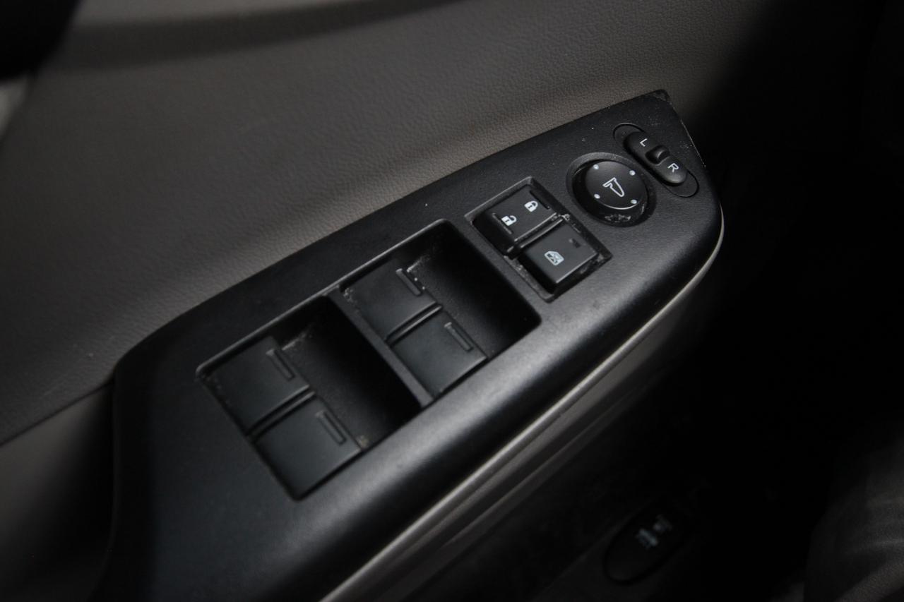 2015 Honda Civic LX- LOW KMS / CLEAN TITLE / CAR FAX VERIFIED Photo