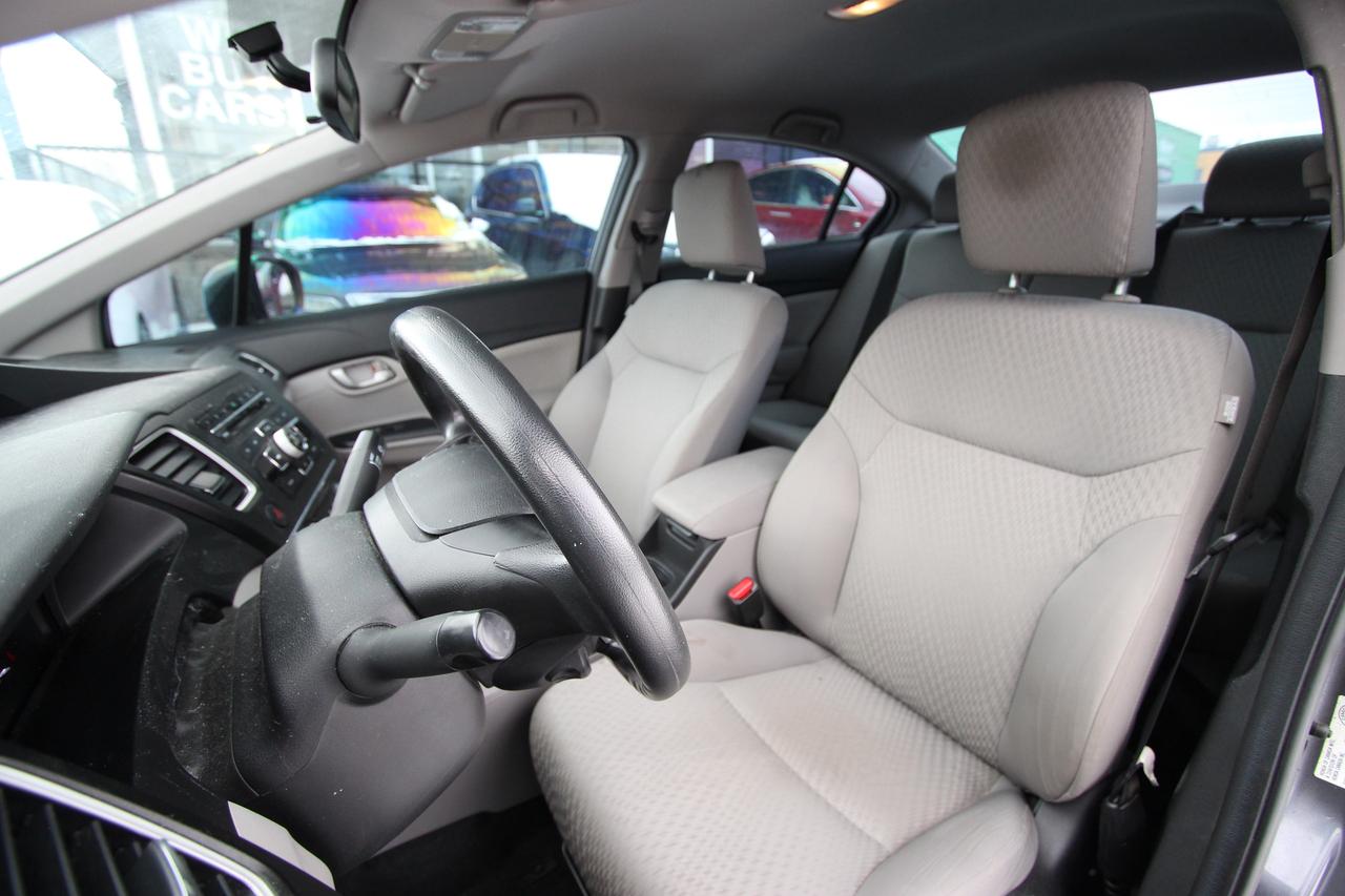 2015 Honda Civic LX- LOW KMS / CLEAN TITLE / CAR FAX VERIFIED Photo