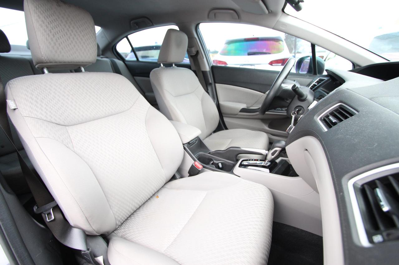 2015 Honda Civic LX- LOW KMS / CLEAN TITLE / CAR FAX VERIFIED Photo