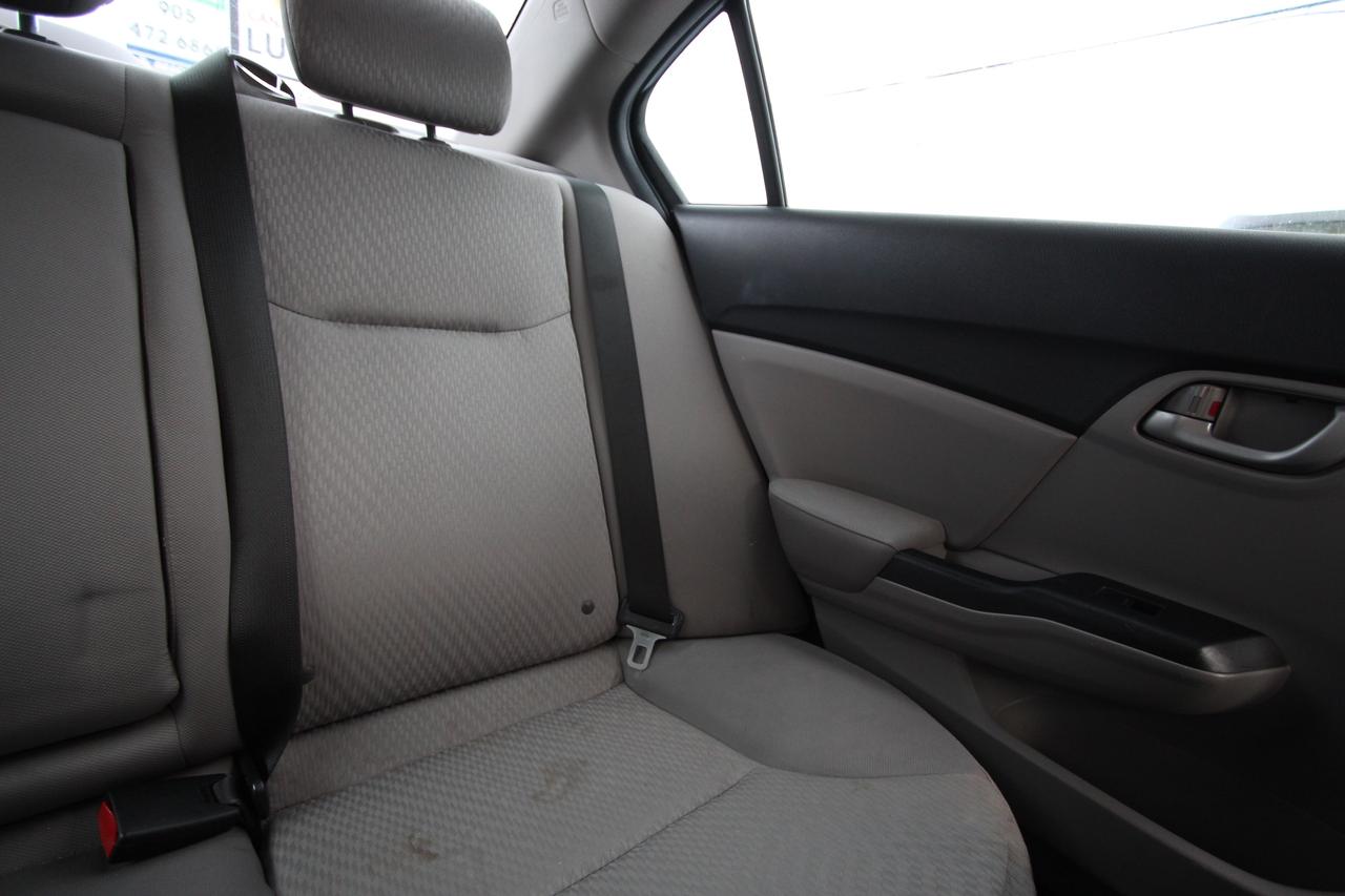 2015 Honda Civic LX- LOW KMS / CLEAN TITLE / CAR FAX VERIFIED Photo