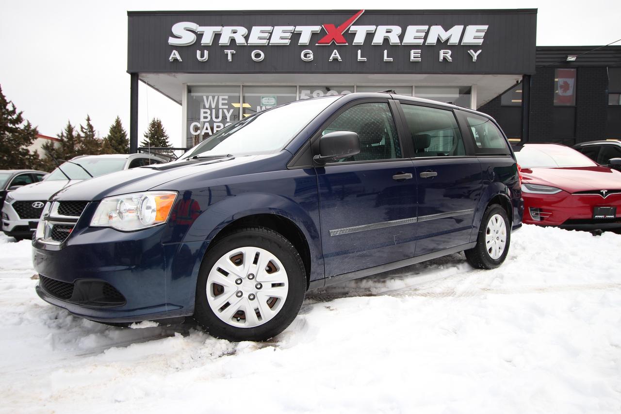 2017 Dodge Grand Caravan SE- STOW & GO / CLEAN TITLE / CARFAX VERIFIED Photo0