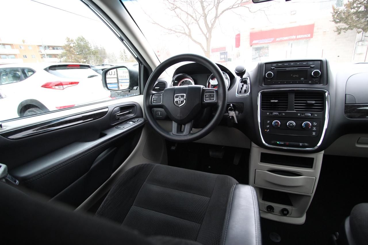 2017 Dodge Grand Caravan SE- STOW & GO / CLEAN TITLE / CARFAX VERIFIED Photo