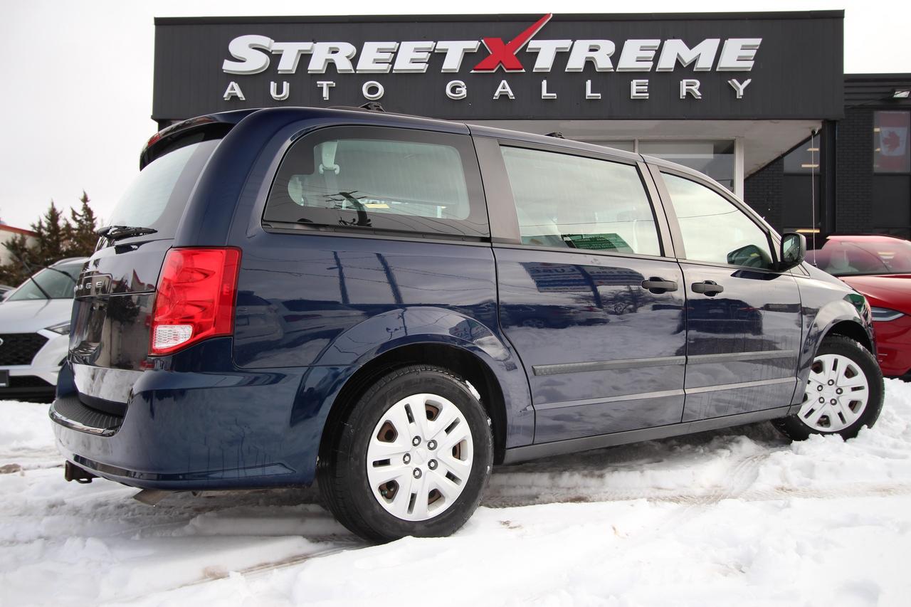 2017 Dodge Grand Caravan SE- STOW & GO / CLEAN TITLE / CARFAX VERIFIED Photo