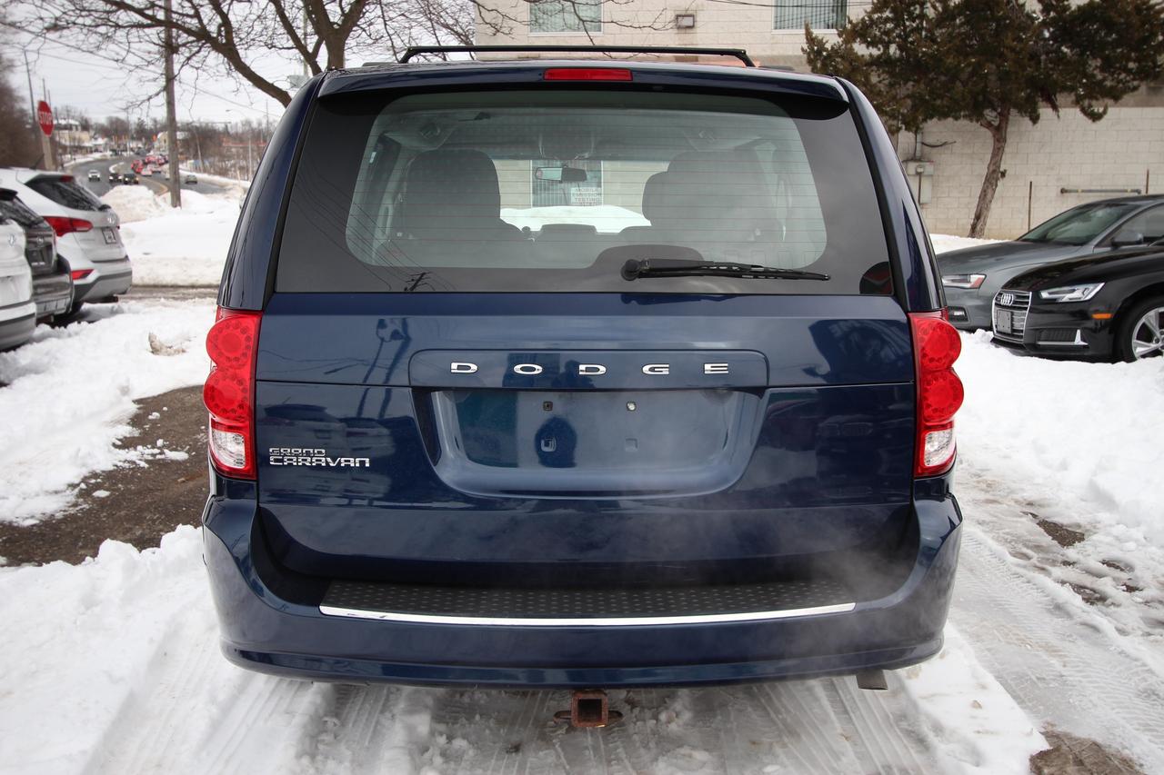 2017 Dodge Grand Caravan SE- STOW & GO / CLEAN TITLE / CARFAX VERIFIED Photo