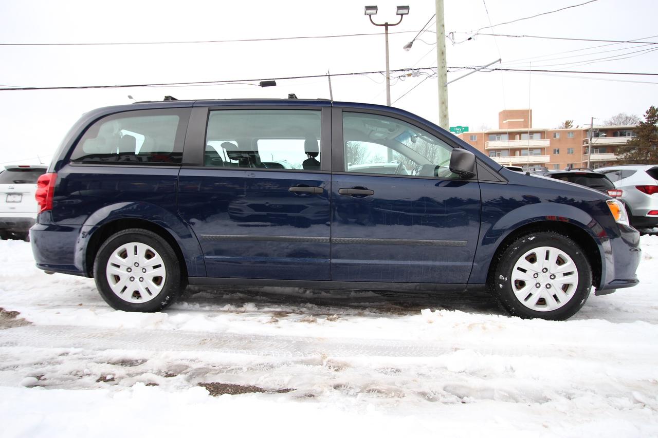 2017 Dodge Grand Caravan SE- STOW & GO / CLEAN TITLE / CARFAX VERIFIED Photo