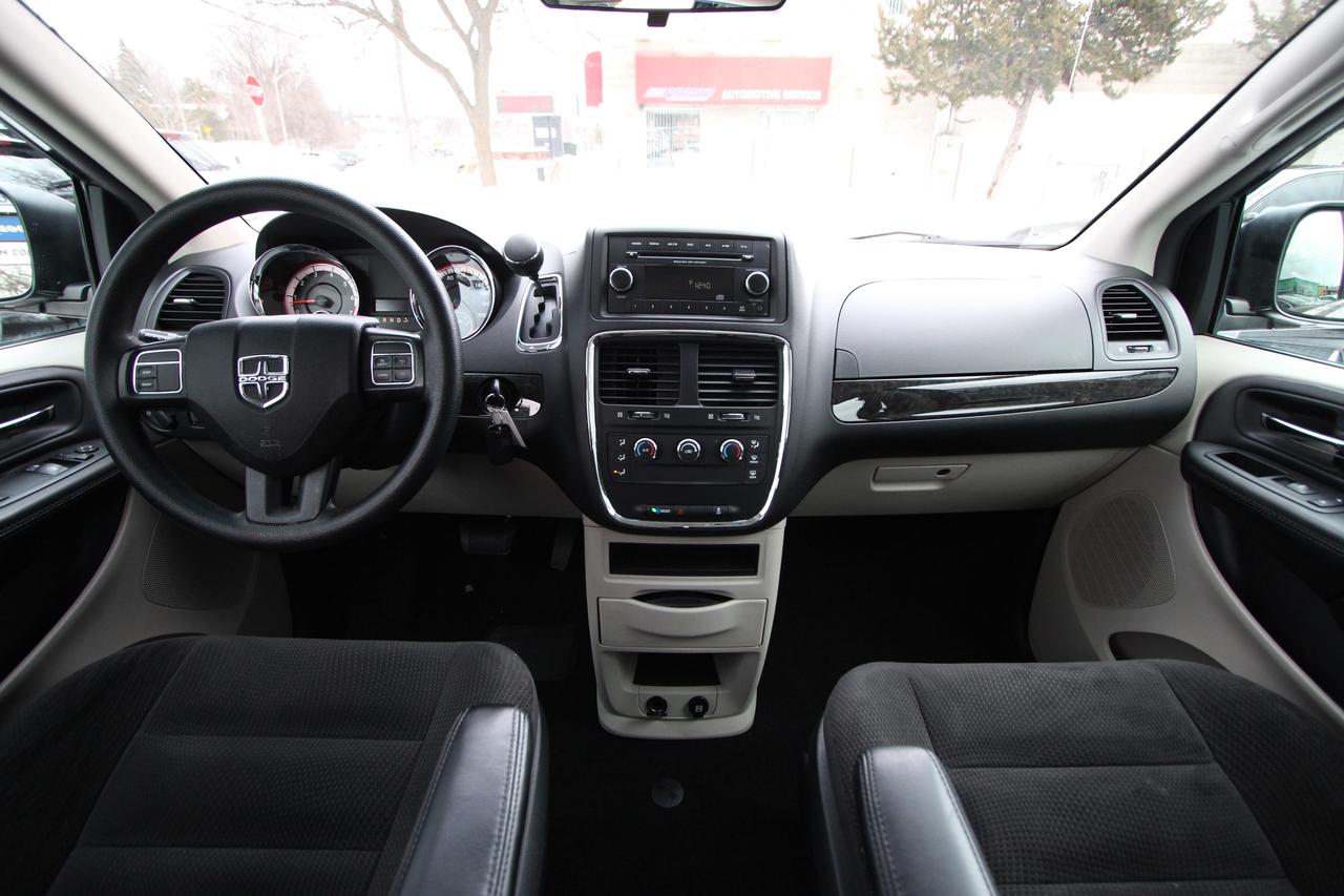 2017 Dodge Grand Caravan SE- STOW & GO / CLEAN TITLE / CARFAX VERIFIED Photo