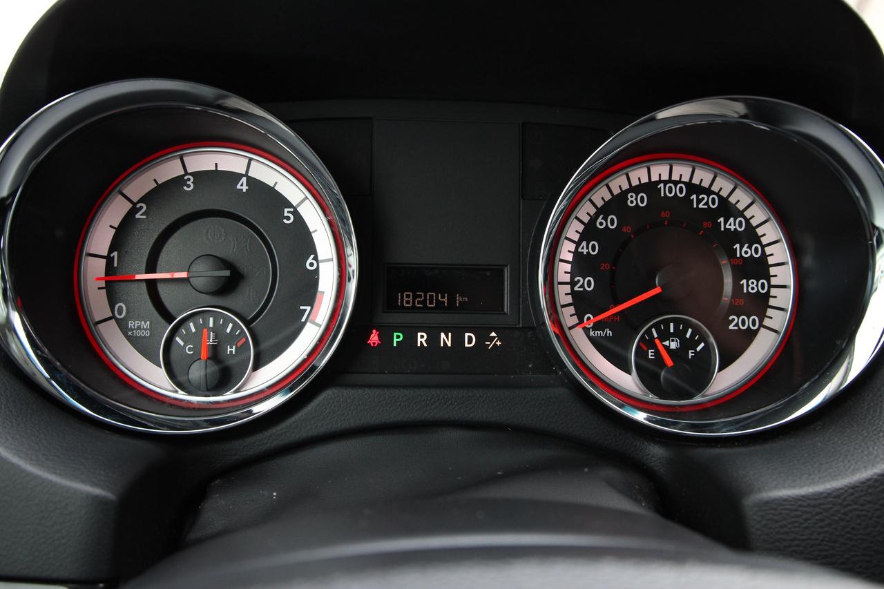 2017 Dodge Grand Caravan SE- STOW & GO / CLEAN TITLE / CARFAX VERIFIED Photo