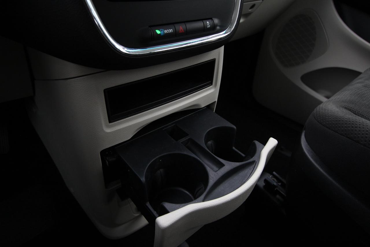 2017 Dodge Grand Caravan SE- STOW & GO / CLEAN TITLE / CARFAX VERIFIED Photo