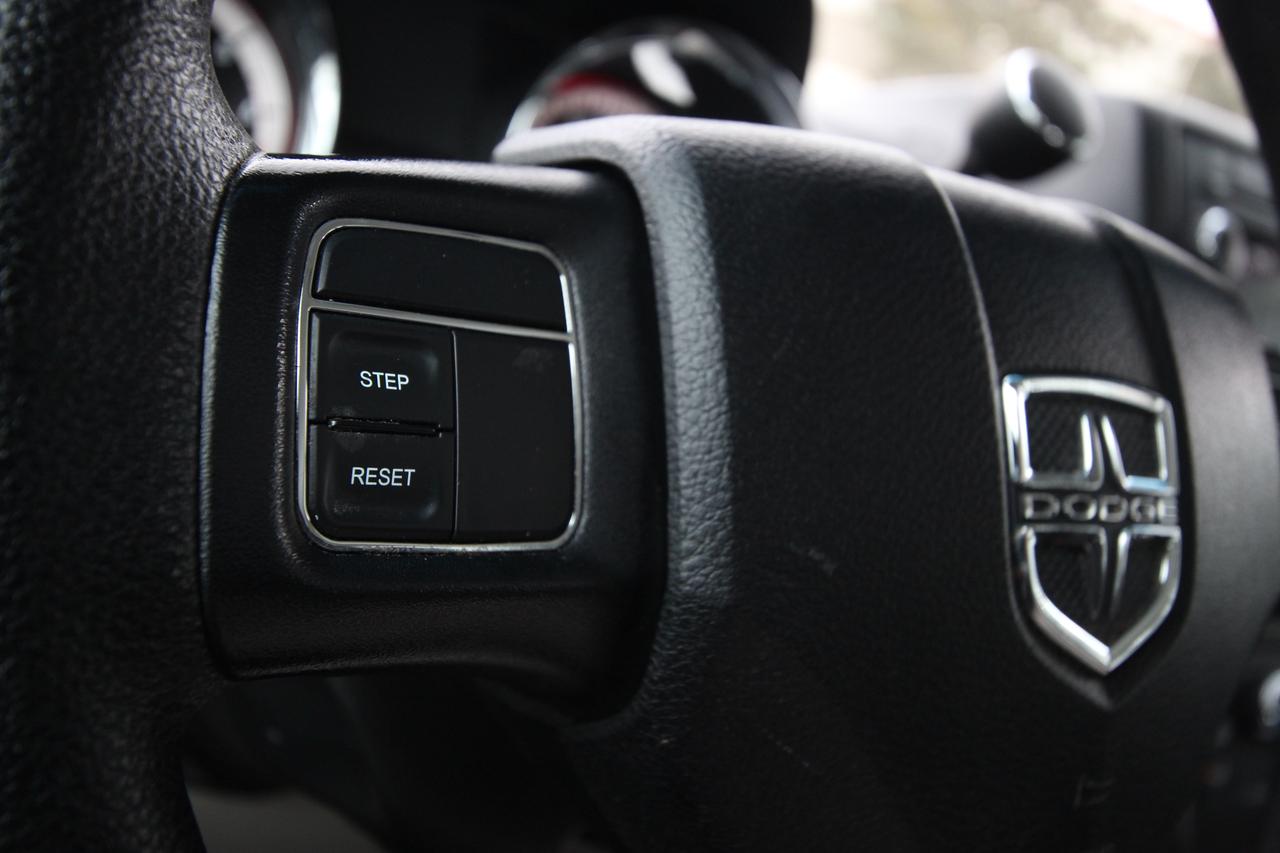 2017 Dodge Grand Caravan SE- STOW & GO / CLEAN TITLE / CARFAX VERIFIED Photo