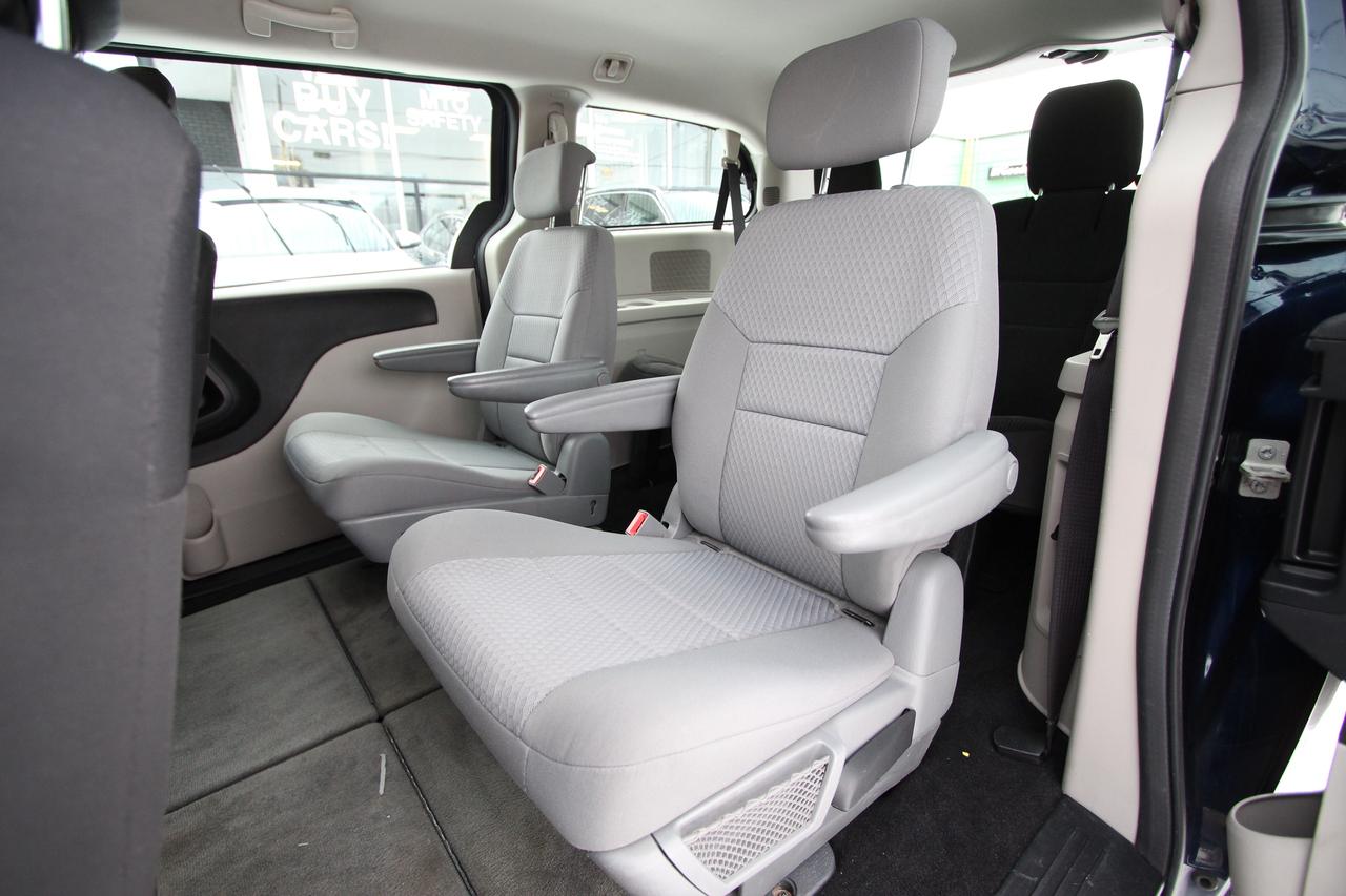 2017 Dodge Grand Caravan SE- STOW & GO / CLEAN TITLE / CARFAX VERIFIED Photo