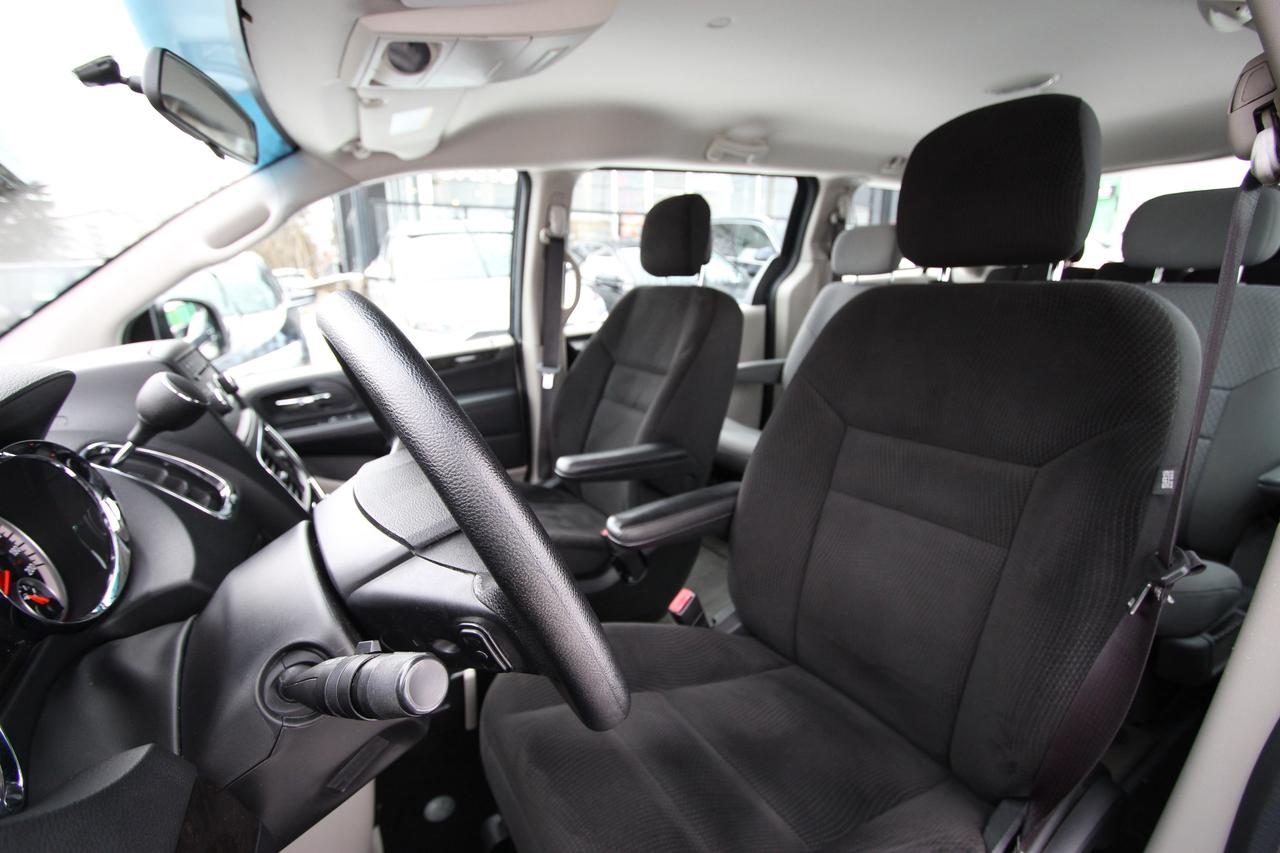 2017 Dodge Grand Caravan SE- STOW & GO / CLEAN TITLE / CARFAX VERIFIED Photo