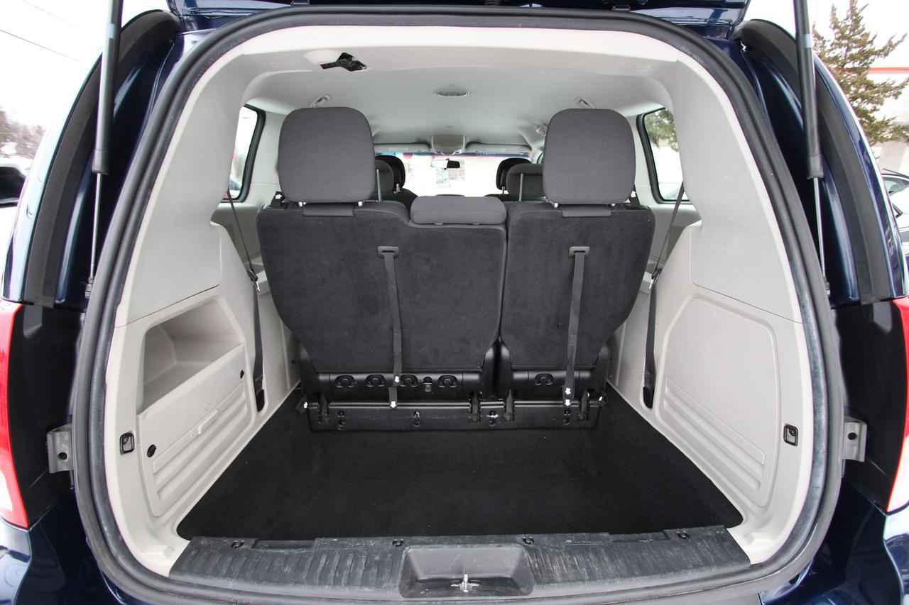 2017 Dodge Grand Caravan SE- STOW & GO / CLEAN TITLE / CARFAX VERIFIED Photo