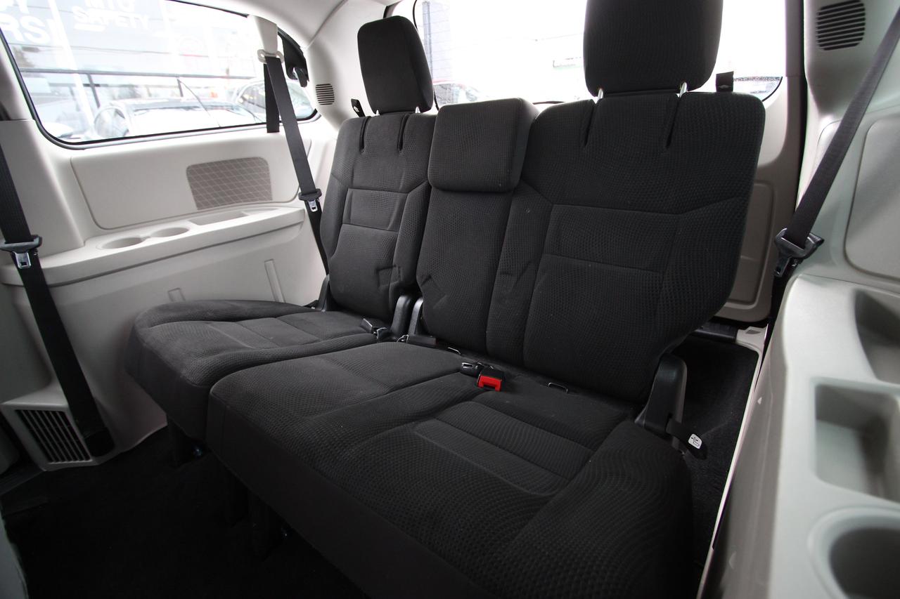 2017 Dodge Grand Caravan SE- STOW & GO / CLEAN TITLE / CARFAX VERIFIED Photo