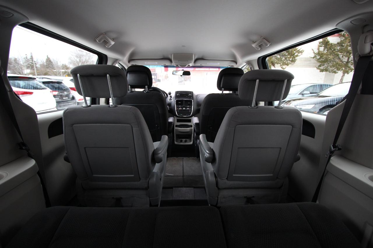 2017 Dodge Grand Caravan SE- STOW & GO / CLEAN TITLE / CARFAX VERIFIED Photo