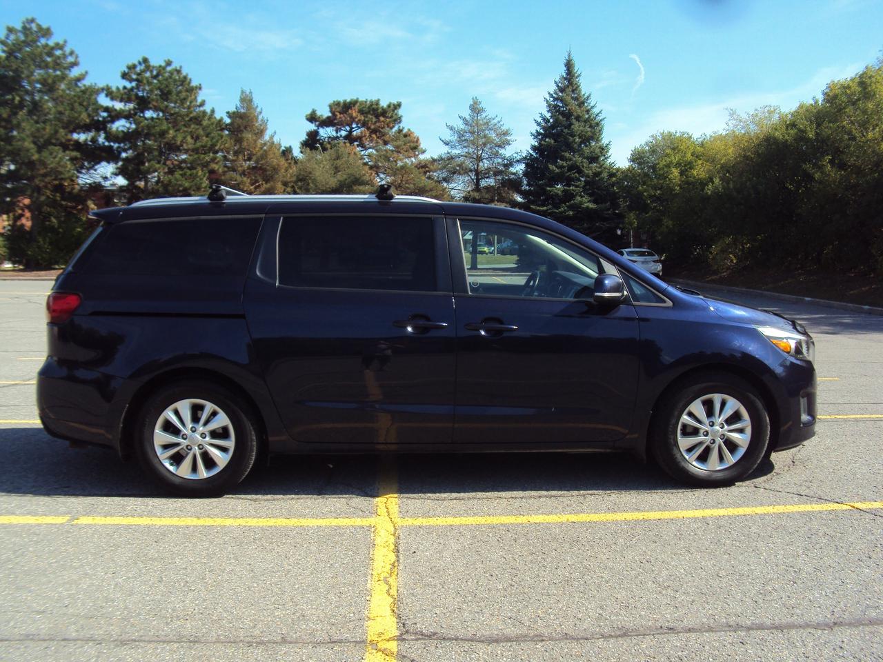 2018 Kia Sedona LX Photo