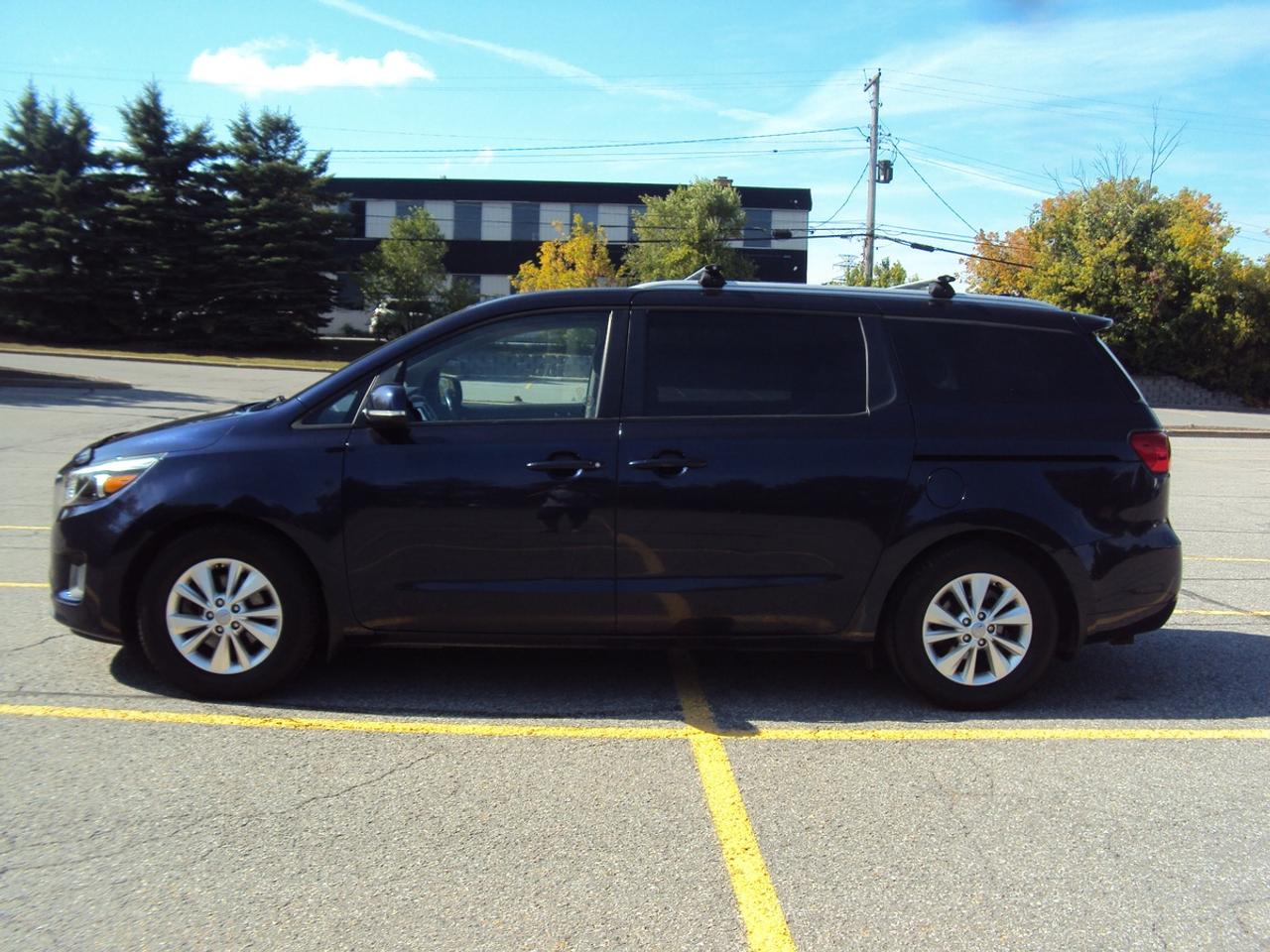 2018 Kia Sedona LX Photo3