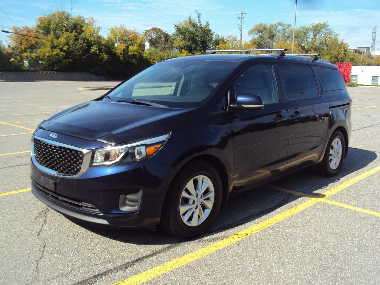 2018 Kia Sedona LX Photo2