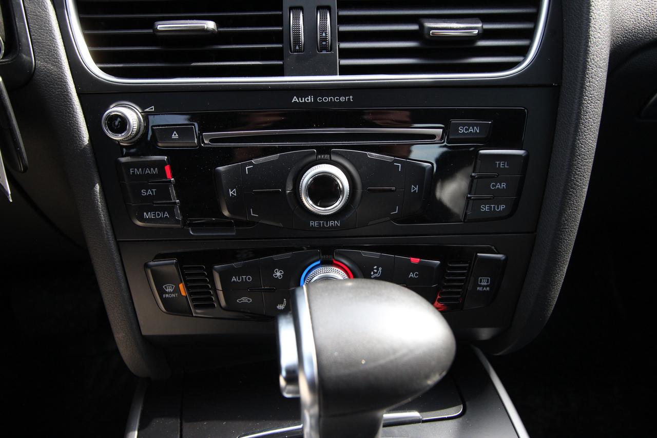 2013 Audi A4 - ACCIDENT FREE DEALER SERVICED Photo