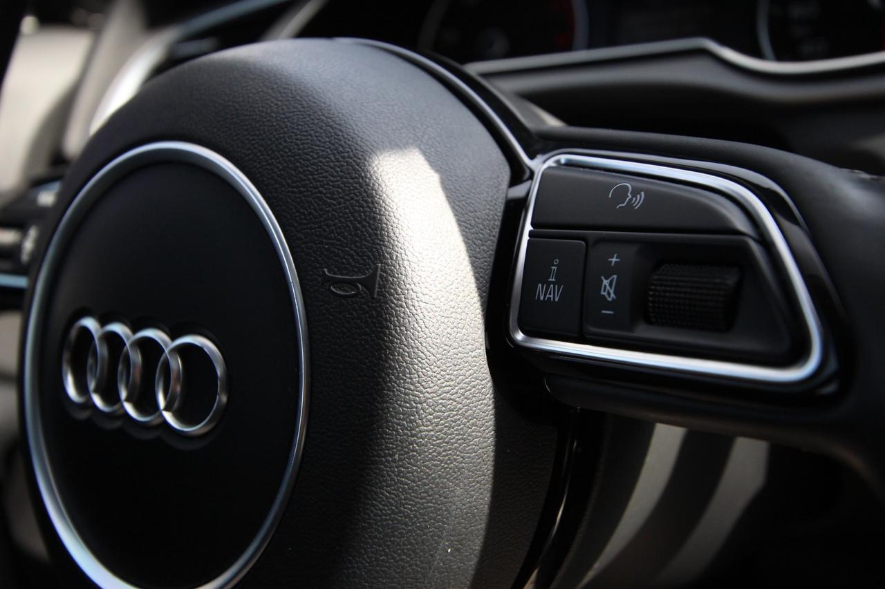 2013 Audi A4 - ACCIDENT FREE DEALER SERVICED Photo