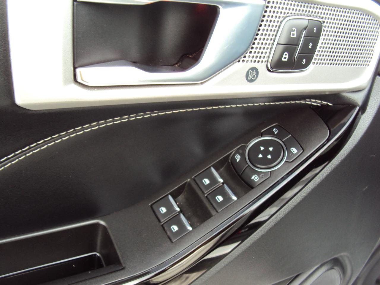 2022 Ford Explorer ST Photo