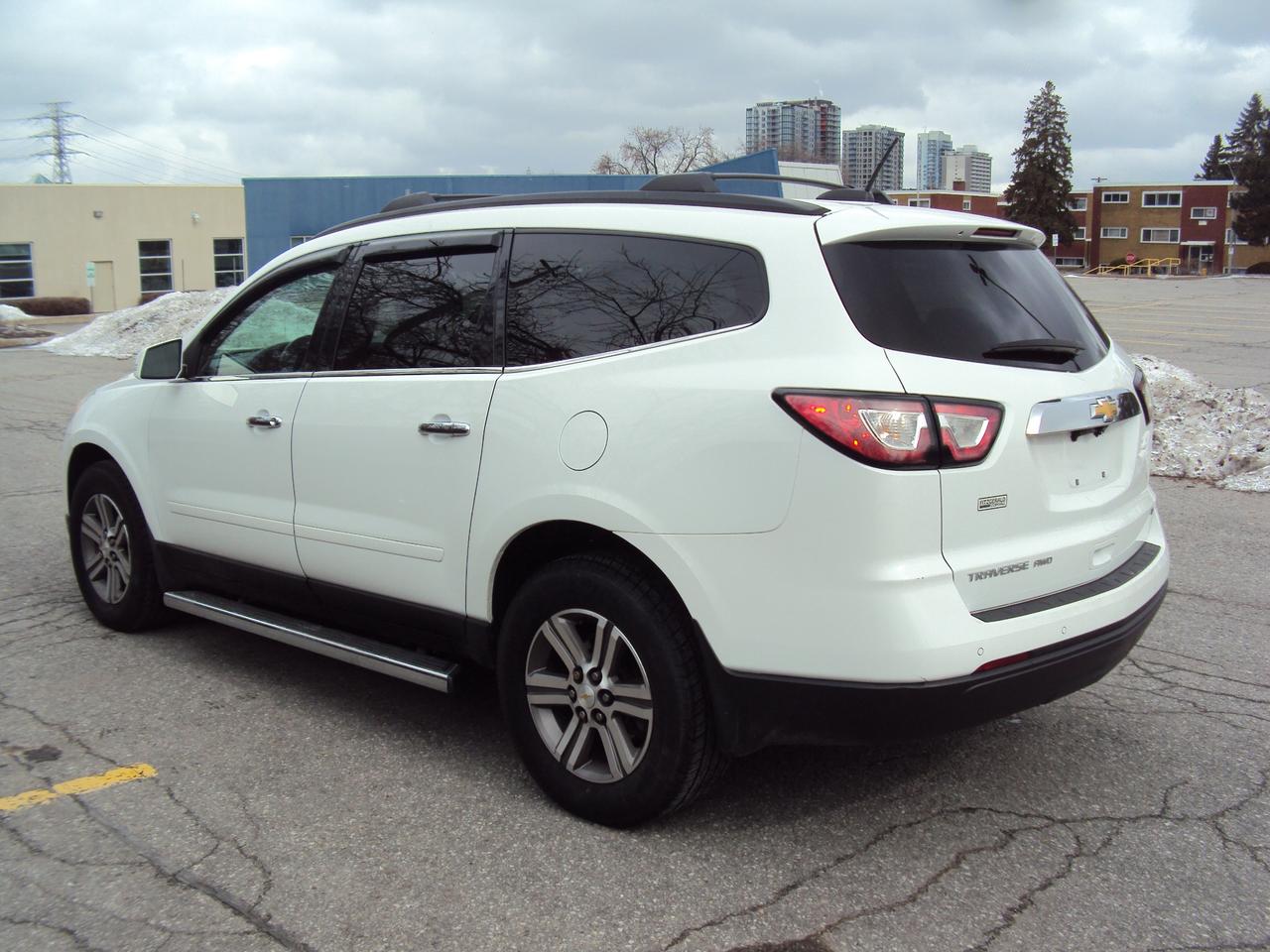 2017 Chevrolet Traverse 2LT Photo