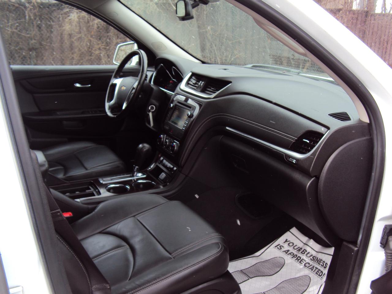 2017 Chevrolet Traverse 2LT Photo