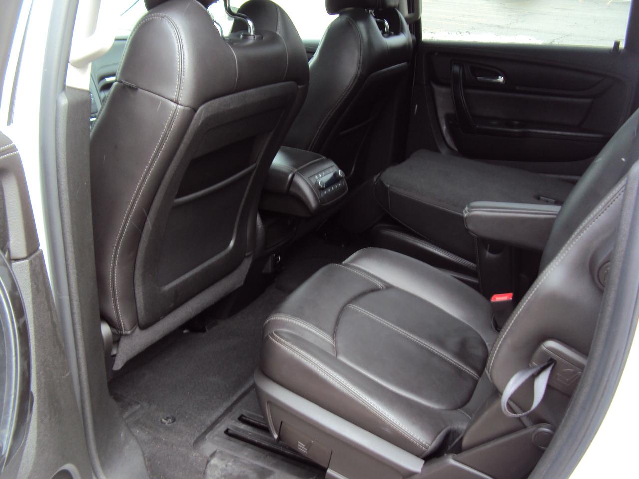 2017 Chevrolet Traverse 2LT Photo