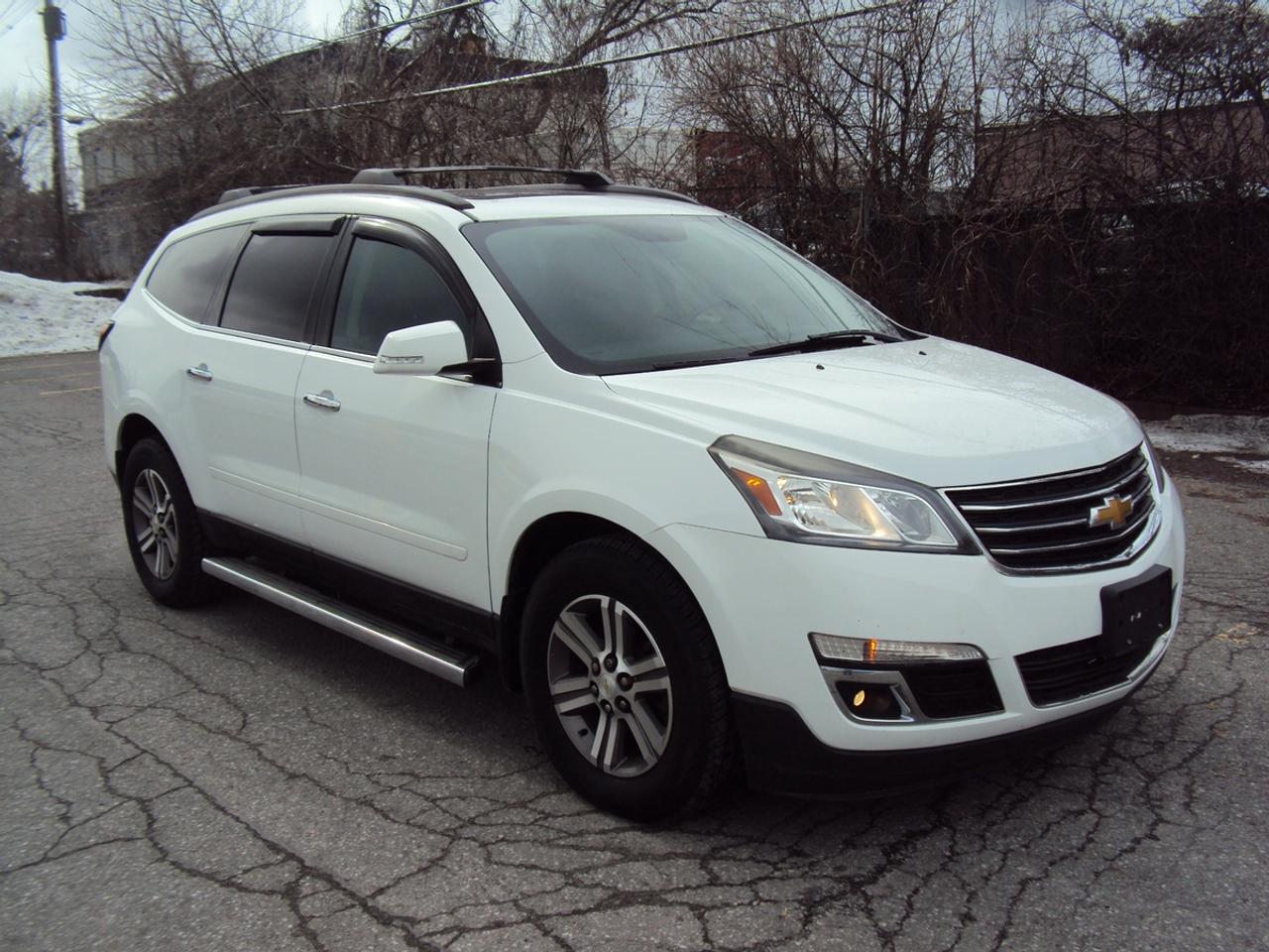2017 Chevrolet Traverse 2LT Photo0