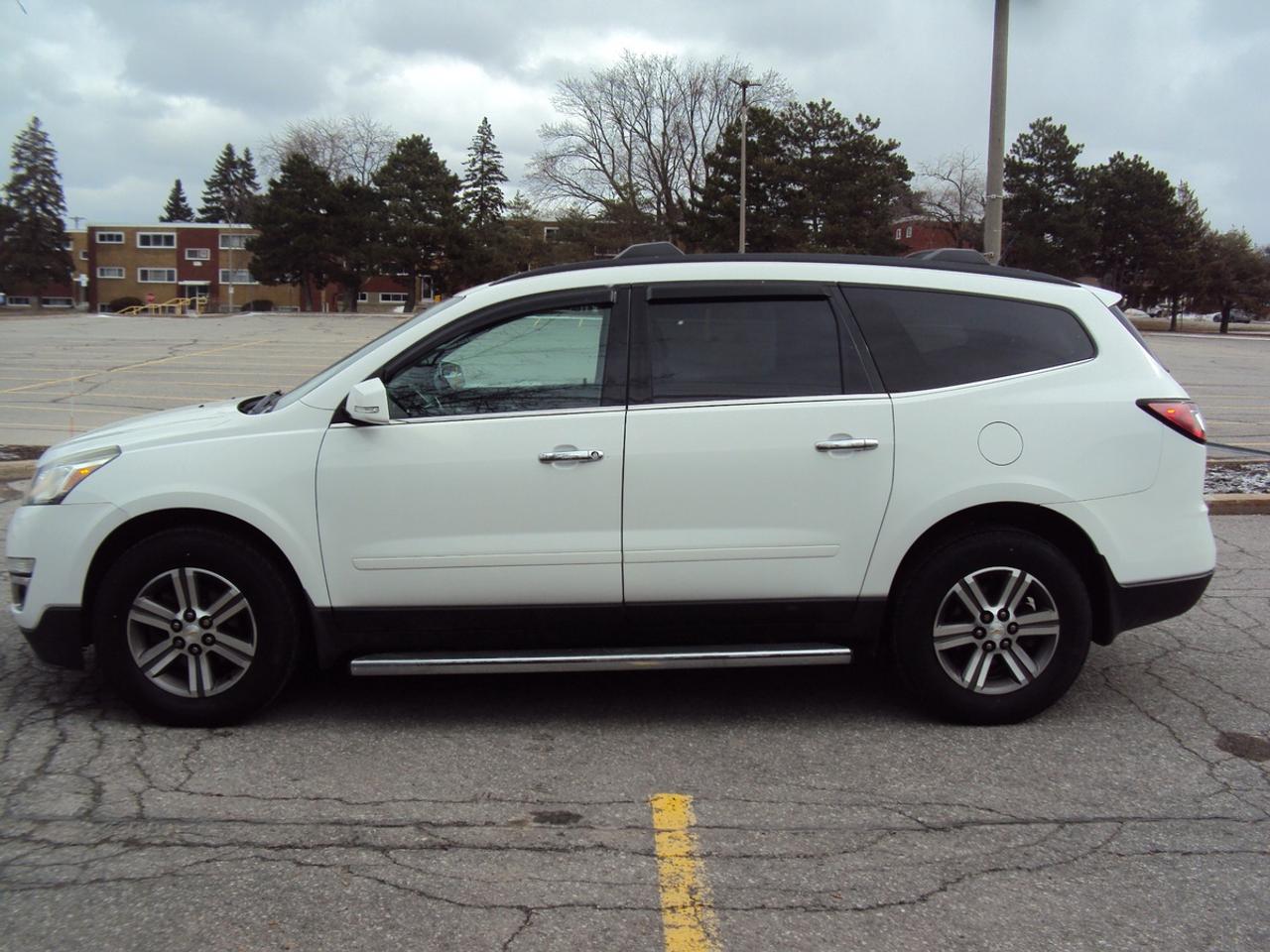 2017 Chevrolet Traverse 2LT Photo3
