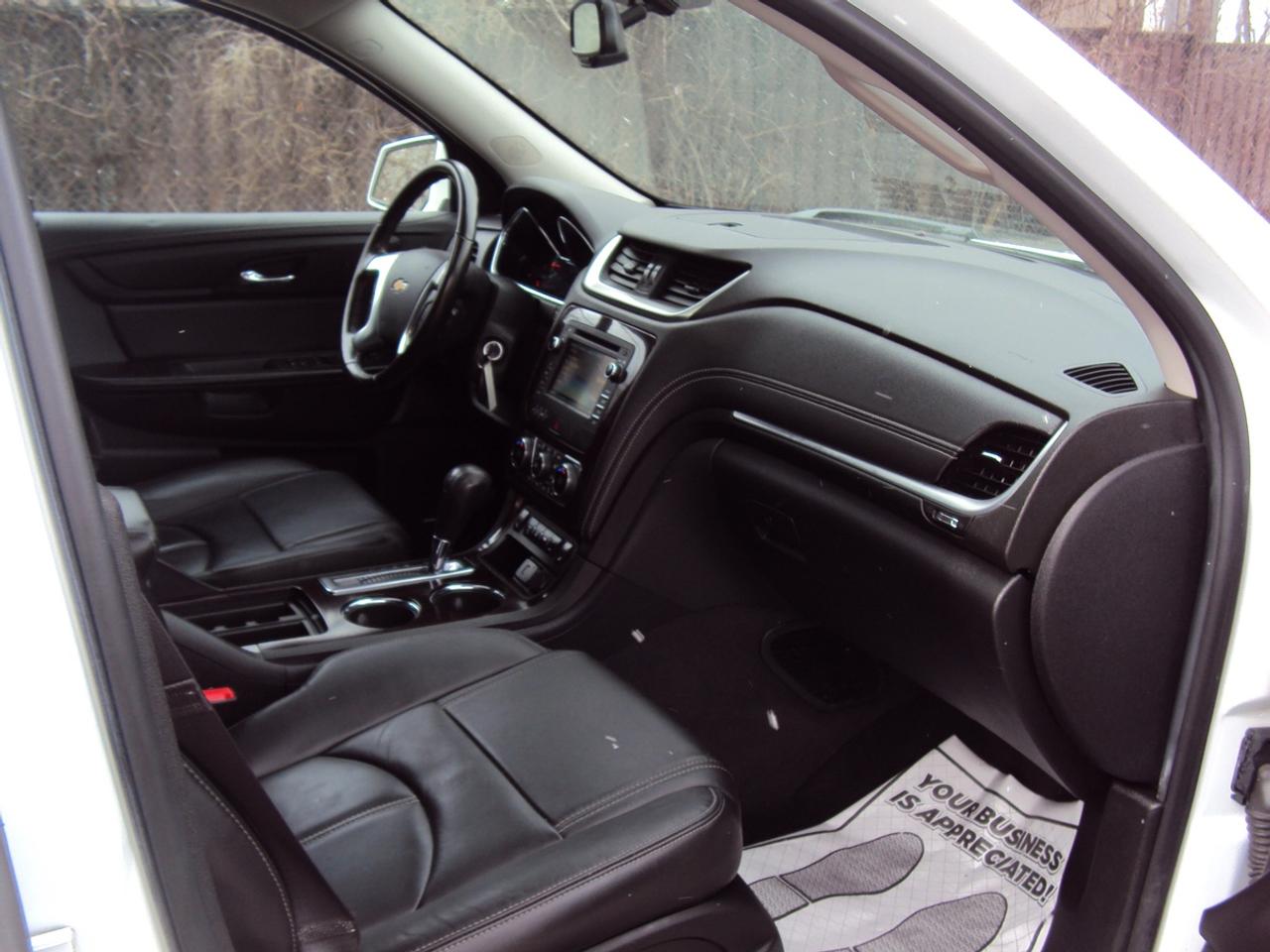 2017 Chevrolet Traverse 2LT Photo