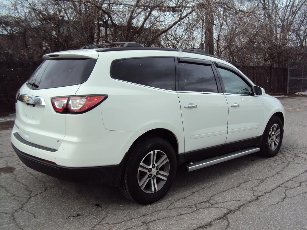 2017 Chevrolet Traverse 2LT Photo