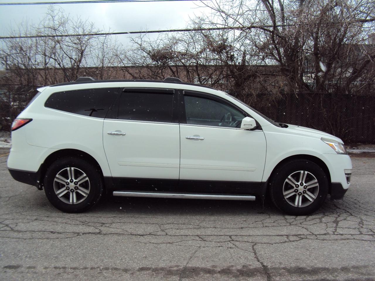 2017 Chevrolet Traverse 2LT Photo