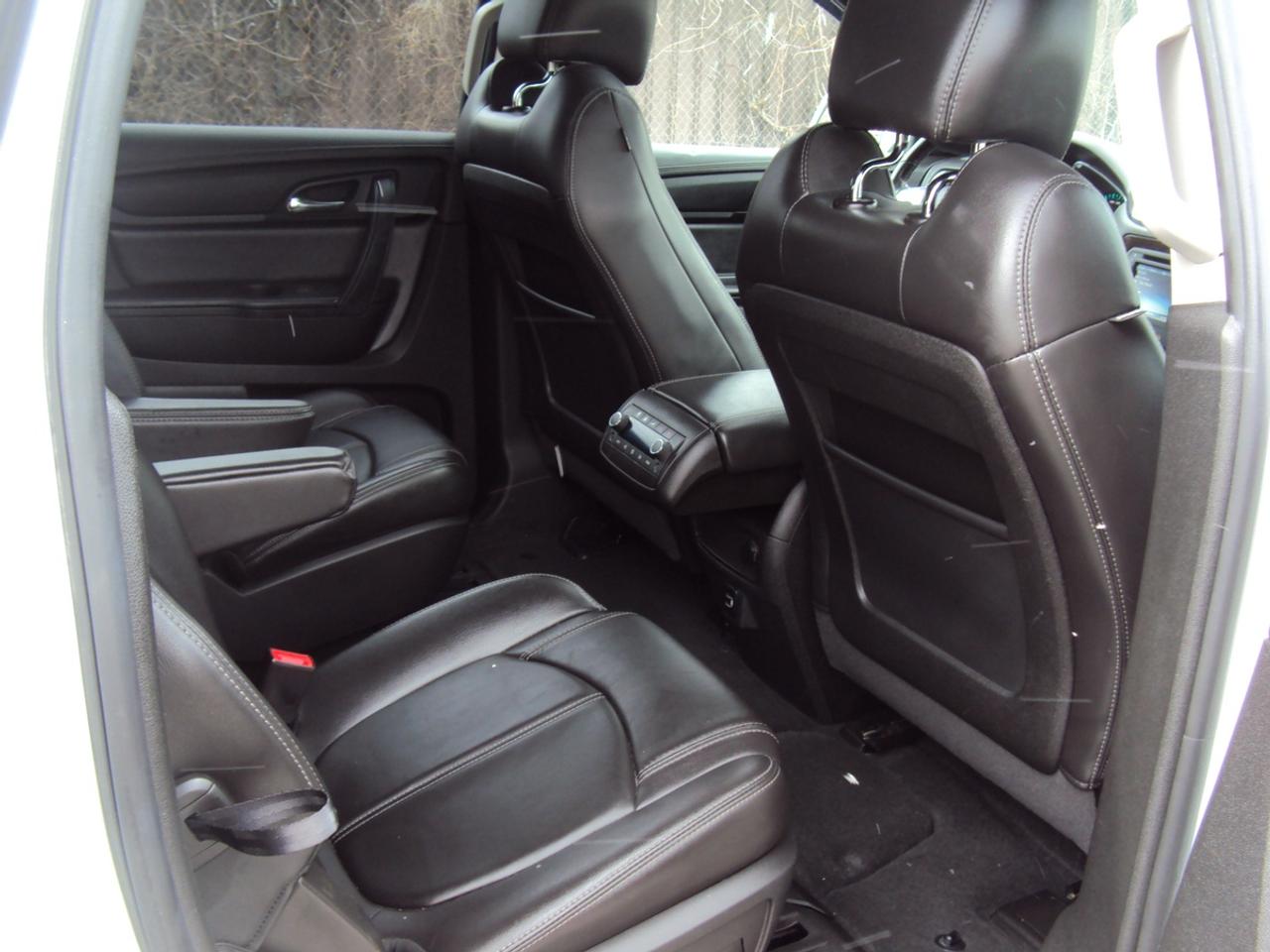 2017 Chevrolet Traverse 2LT Photo