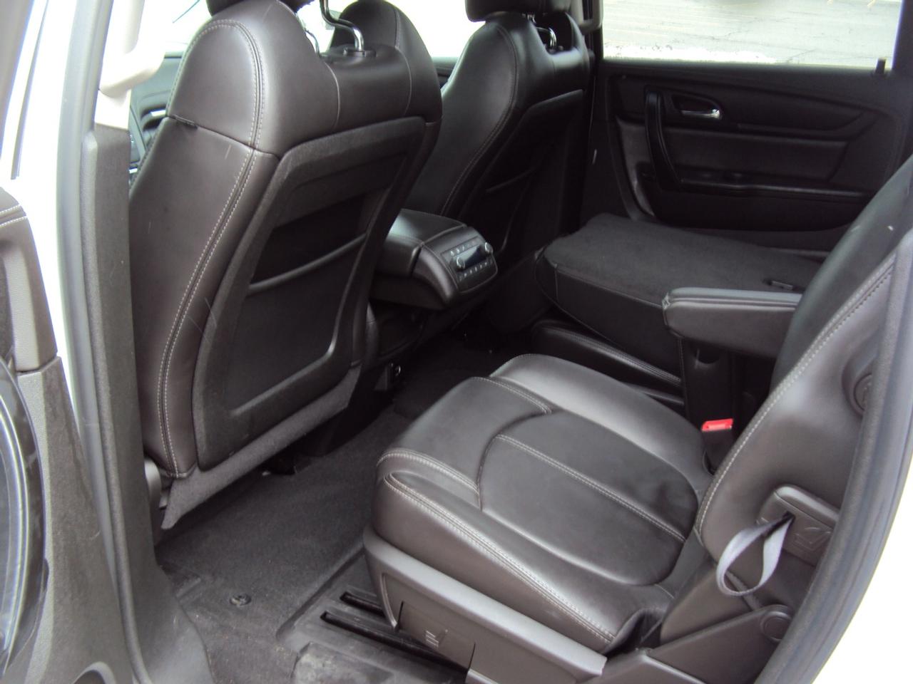 2017 Chevrolet Traverse 2LT Photo