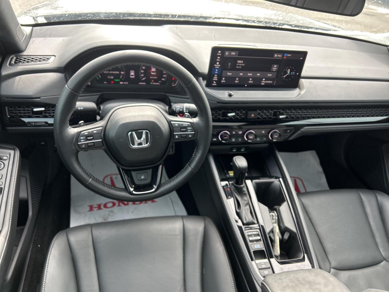 2025 Honda Accord Hybrid Sport-L Leather CarPlay Sunroof Heated Seats Photo