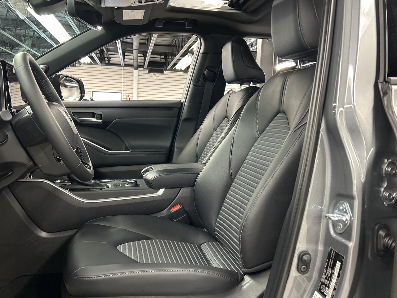 2026 Toyota Highlander XSE AWD Sunroof Heated Steering Power Liftgate Photo